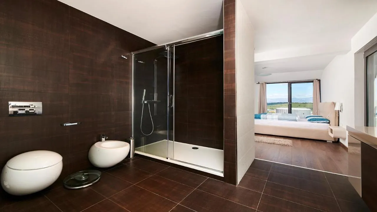 Villa Blue Ocean Njivice Guest house